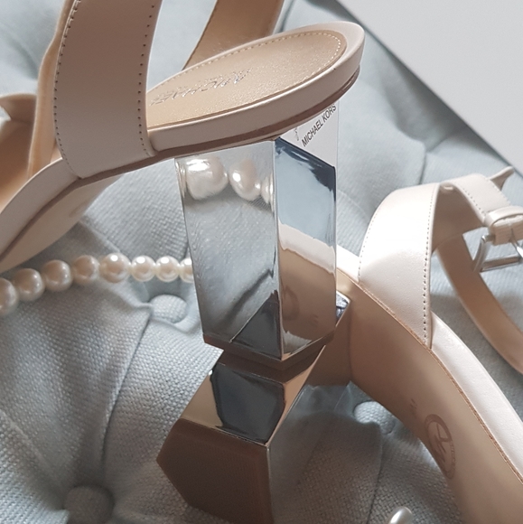 Michael Kors Leather Sandals Cream Sz 8 - Picture 5 of 9
